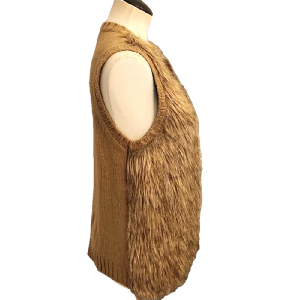 Womens Xhilaration camel/ brown faux fur vest size M. - Picture 4 of 12